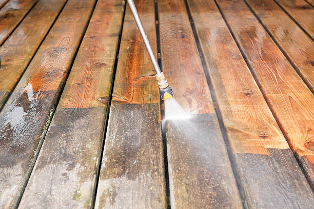 Best Pool Deck Cleaning  in Runaway Bay, TX